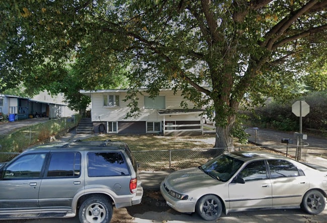 Building Photo - 1707 MT AVE NE Unit B