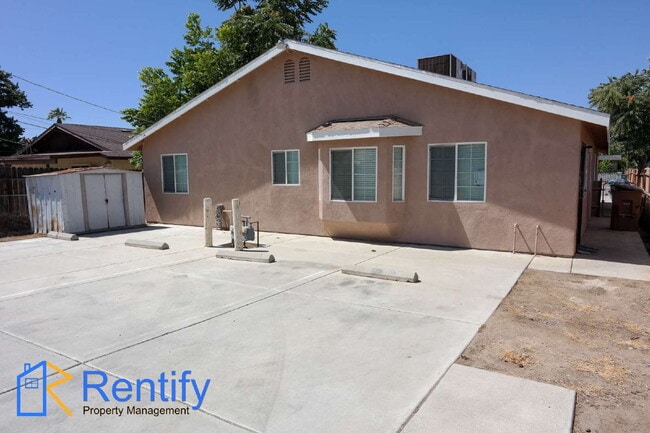 Building Photo - 3-Bed, 2-Bath in North Bakersfield – Only for $1,495 Unit B