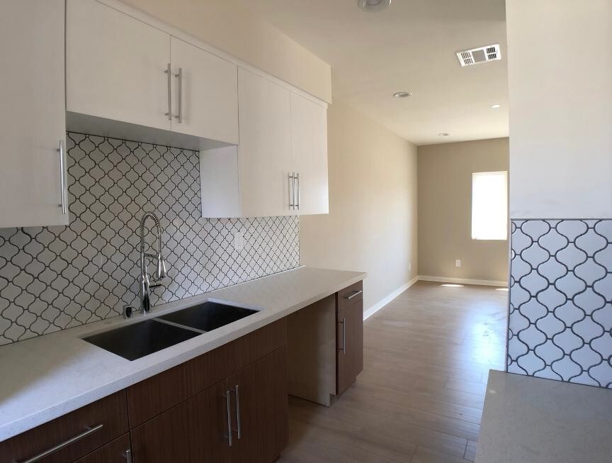 Photo - 961 N St Andrews Pl