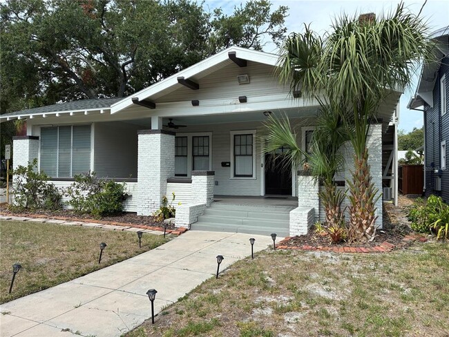 Building Photo - 611 S Willow Ave