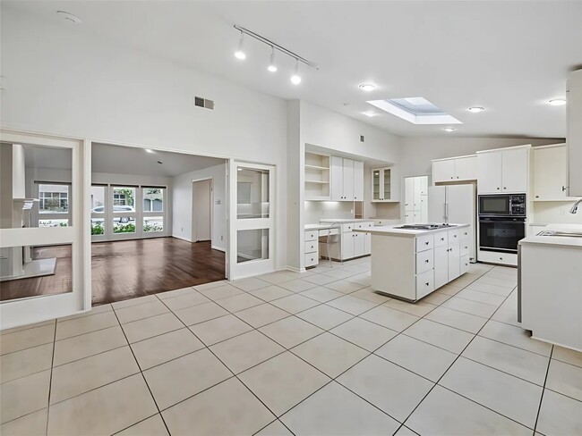 Photo - 4040 Overbrook Ln