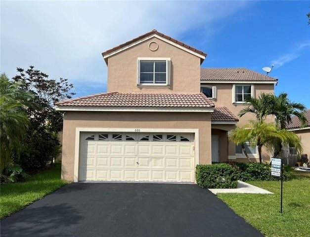 Photo - 686 Lone Pine Ln
