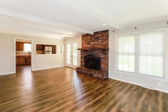 Photo - 800 NW 19 St
