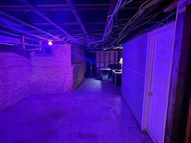 Photo - No Fee Single Family House with 5 Parking Spaces Included!  Laundry in Unit!