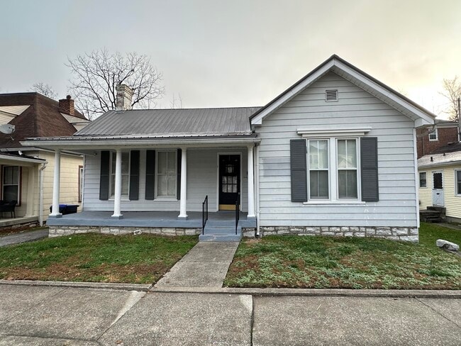 Building Photo - 313 Capital Ave