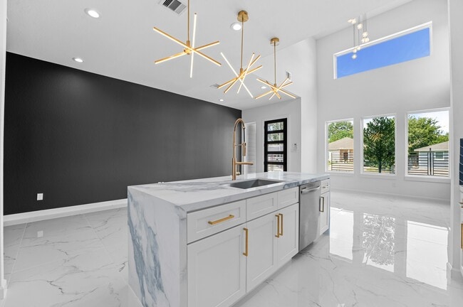 Photo - 7323 Bastogne Rd