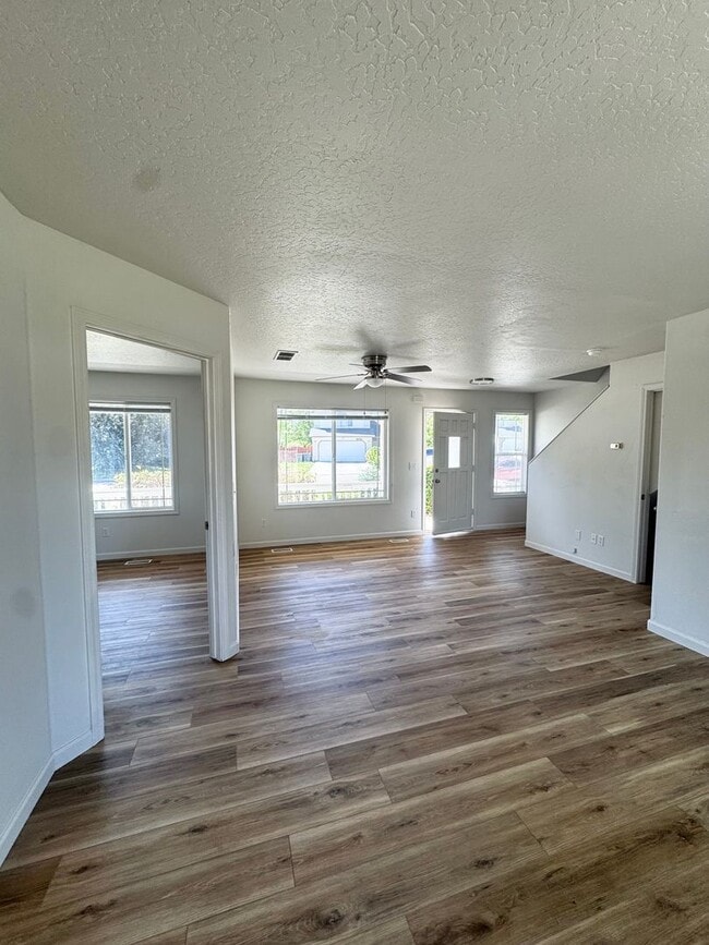 Photo - Spacious 5-Bedroom Home in Prime Nampa Location