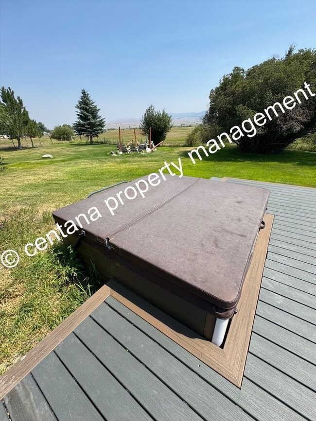 Photo - 3 Bedroom 2 Bath home on almost 1 Acre, including a hot tub!