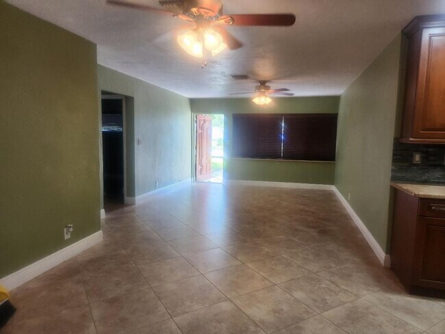 Photo - 1261 NE 2nd St