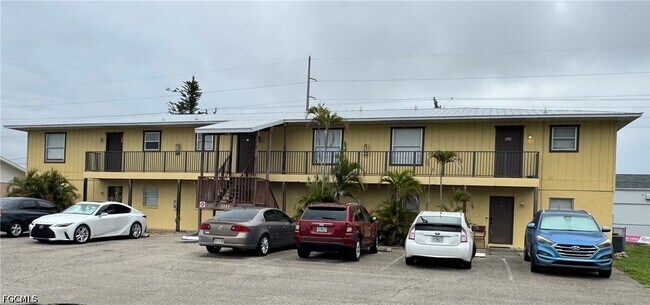 Building Photo - 3325 SE 15th Pl Unit 202