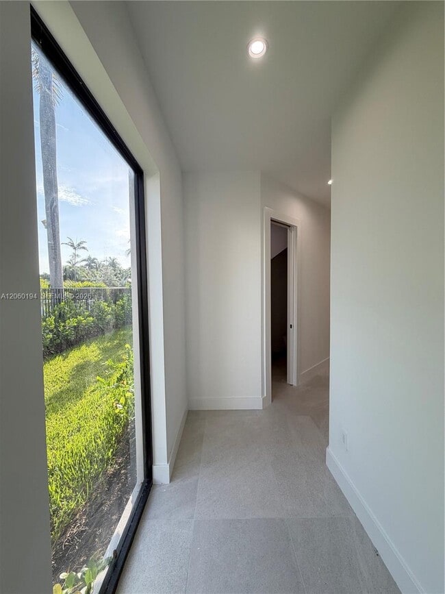 Photo - 4664 SW 32nd Ave