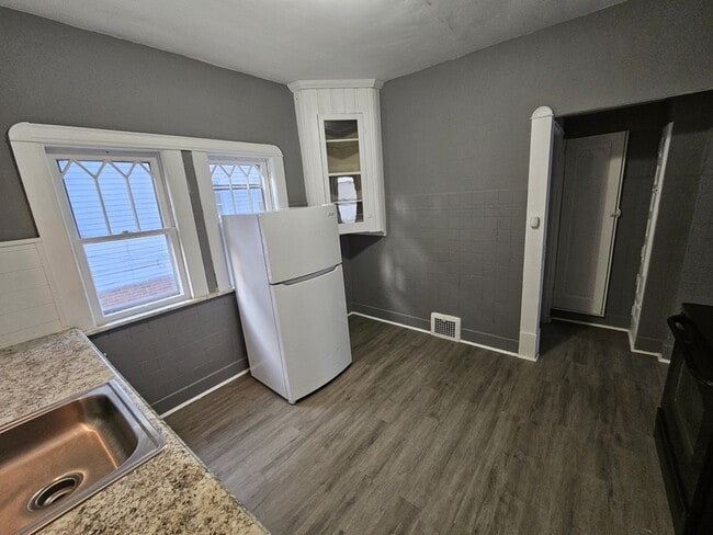 Photo - 2818 E 127th St