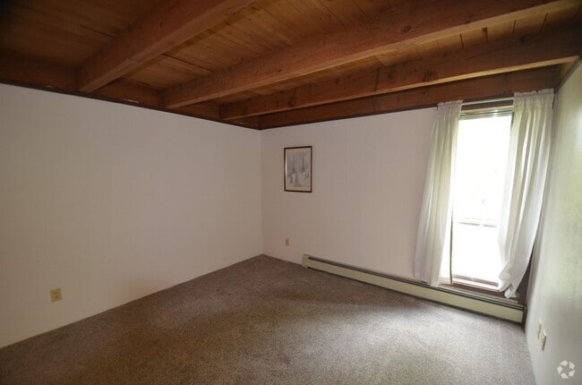 Building Photo - Treehouse condo!  Utilities included! New ...