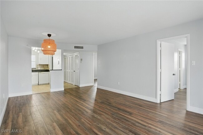 Building Photo - 170 Turtle Lake Ct Unit 301 Rental