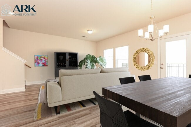 Photo - 906 Ridge Ln