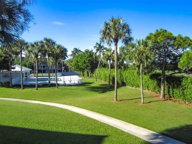 Photo - 2621 Village Blvd Unidad 102