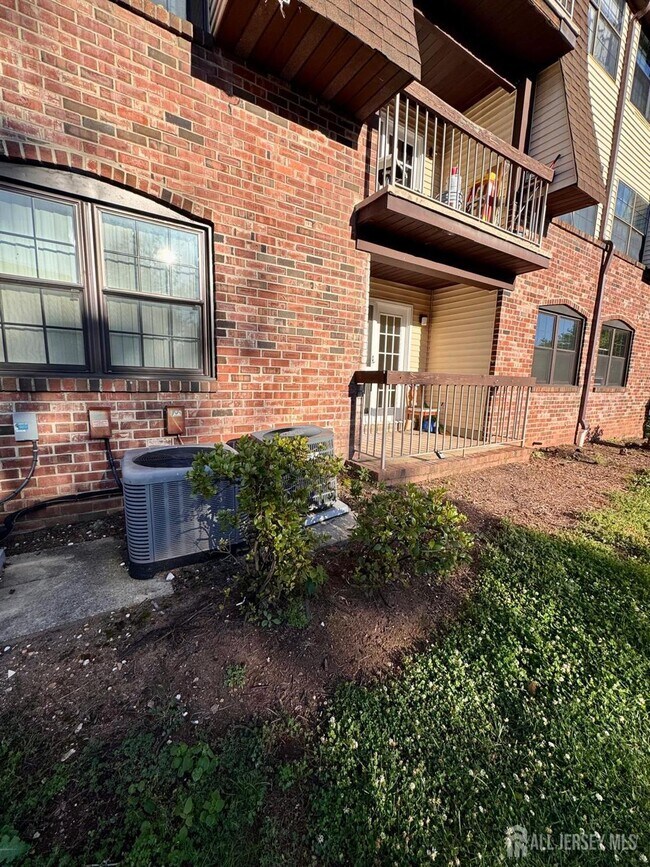 1202 Green Hollow Dr