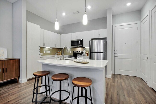 Building Photo - Where Modern Elegance Meets Timeless Design! Unit AOTB2 Rental