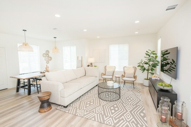 Photo - 2615 Babaco St