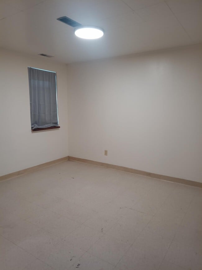 Photo - 335 W Kennedy Ave