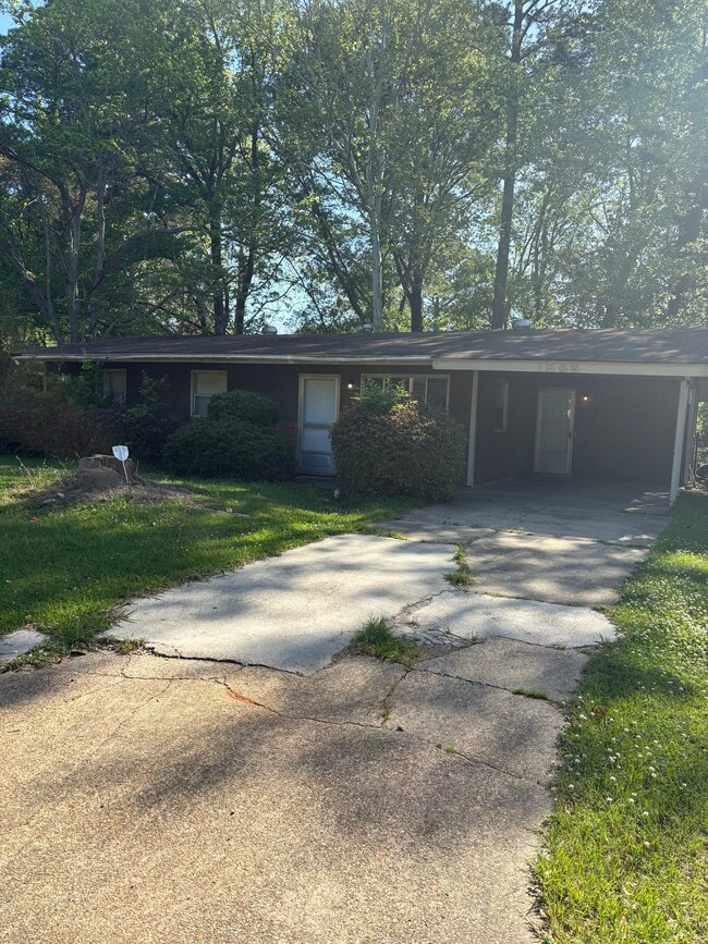 Building Photo - 1546 David Dr