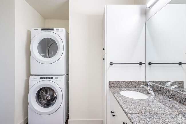 2BR, 2BA - 1228SF - Bathroom
