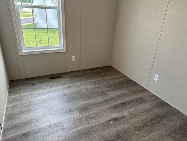 Photo - 506 English Oak Ct