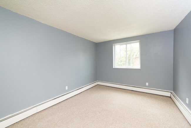 Photo - Colonial Commons