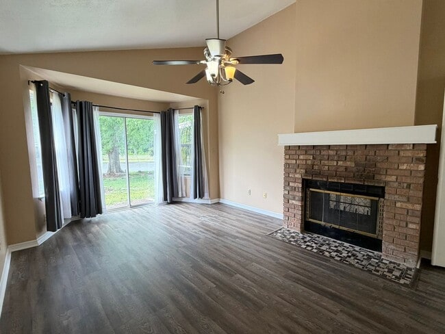 Photo - 625 Remington Oak Dr