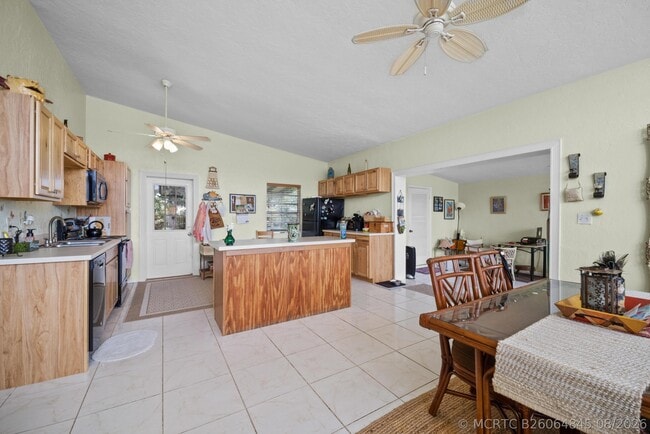 Photo - 642 W Ocean Ave