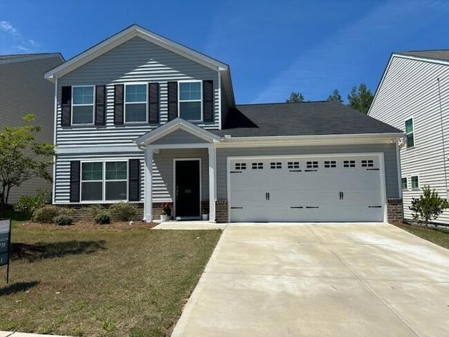 Building Photo - 2 year old home close to ft jackson