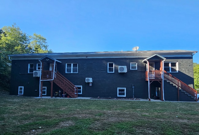 Building Photo - 44 Radio Station Rd Rental