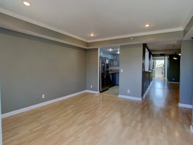 Building Photo - A Beautiful updated trilevel townhome in W Figueroa is now available for rent.