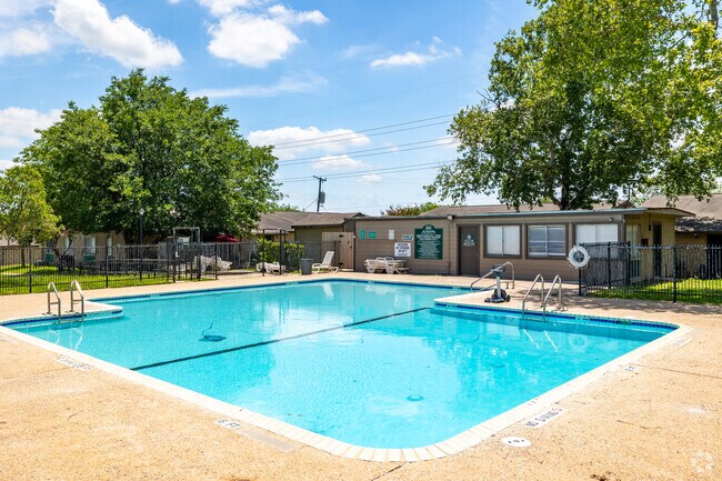 Pool - Homestead Apartments