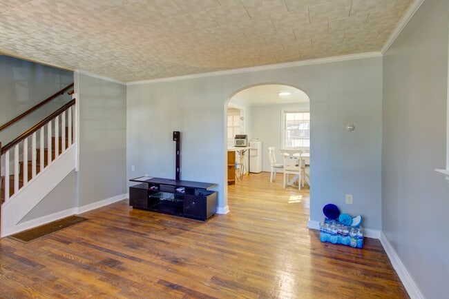 Photo - 824 Wabank St