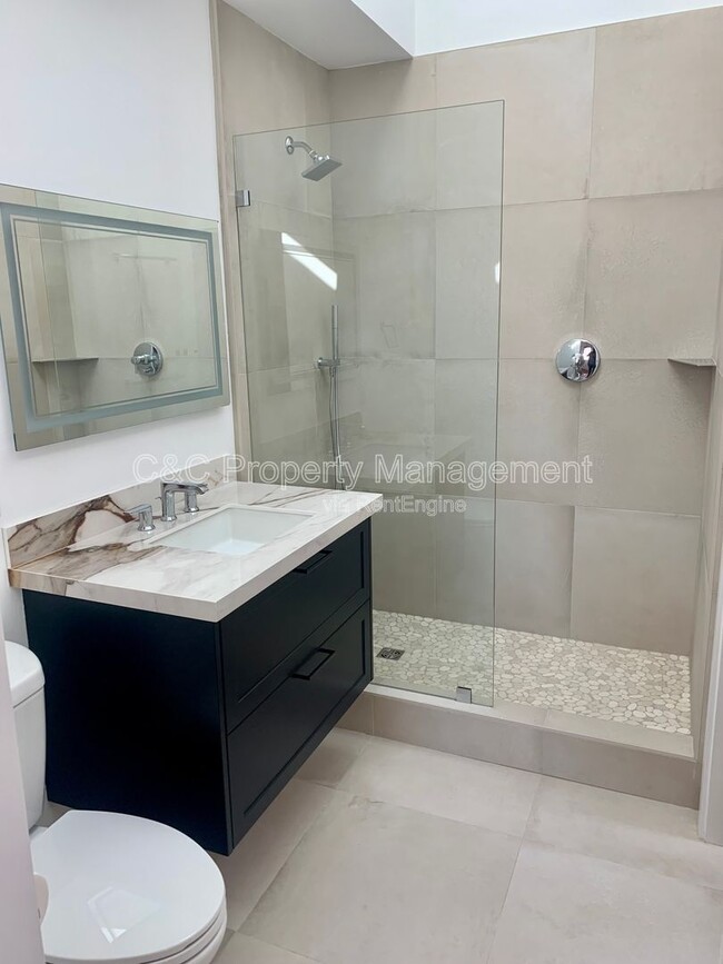 Photo - 318 18th St Unidad B