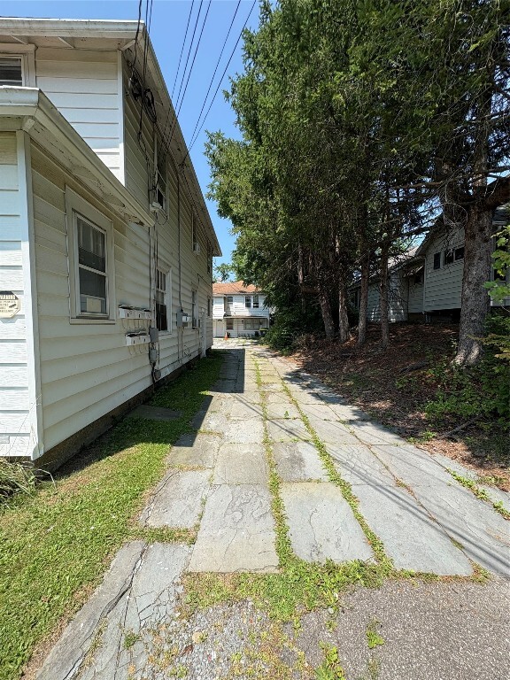 Photo - 113 Clark St
