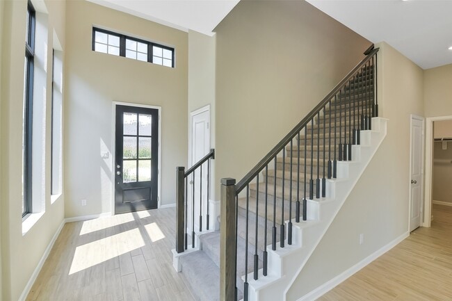 Photo - 1439 Northwood Blf Ln