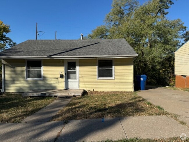 Building Photo - 2 Bedroom 1 Bathroom Davenport Rental