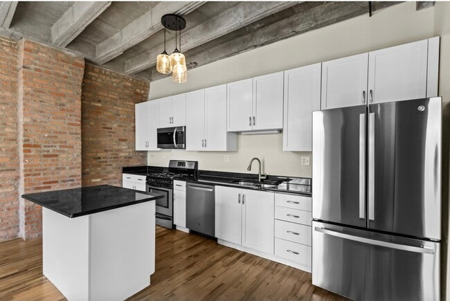 Photo - 809 E 40th St Unidad 3-5