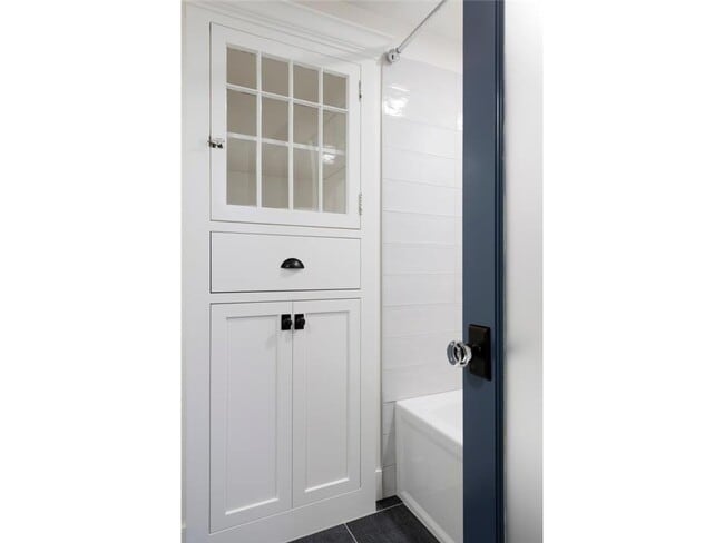 Photo - 231 Manitoba Ave