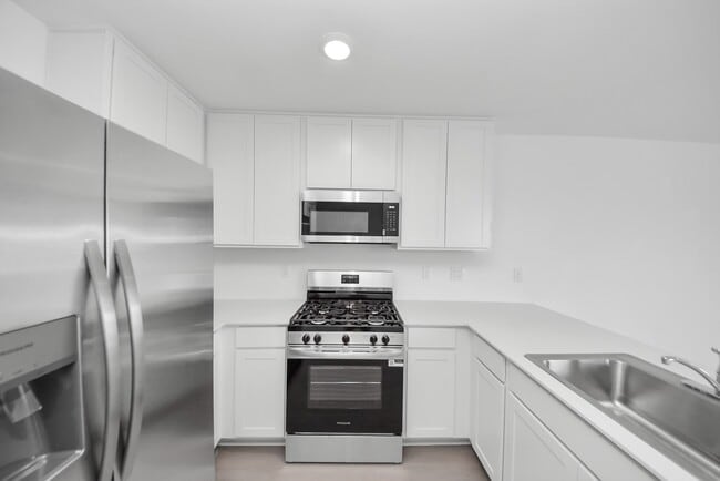 Building Photo - 10411 Birds Nest Dr