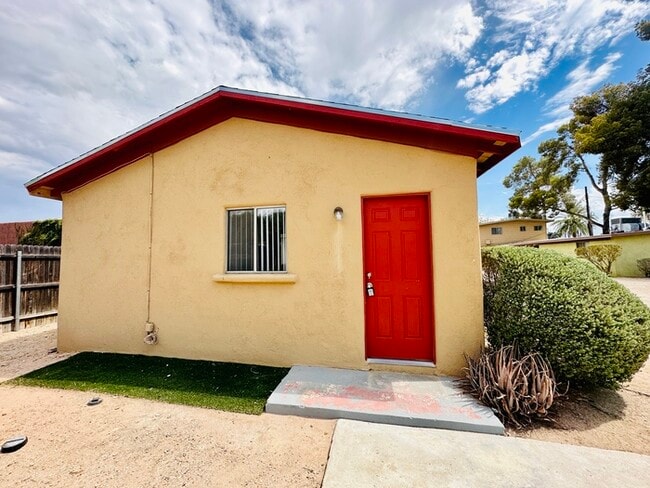 Photo - Spacious Studio Available Now! Great Commu...