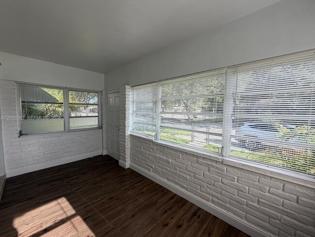 Building Photo - 890 NW 55th St Unit 1