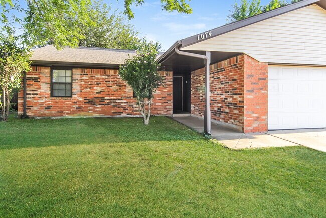 Photo - 1074 Dover Mansion