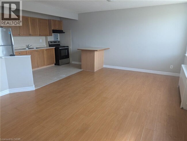 Photo - 468 Ottawa St N Unité 123 B