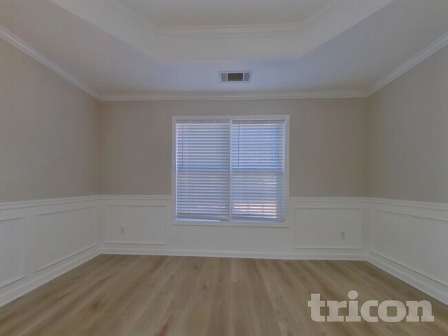 Photo - 890 Georgian Hills Dr