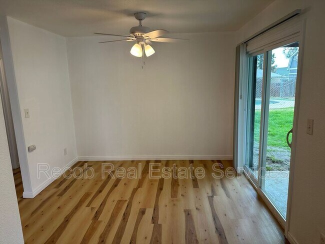 Photo - 1375 Coker Way