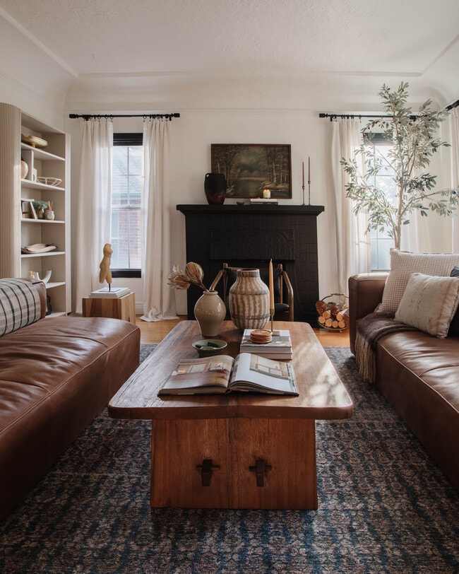 Living Room - 1042 S Orange Dr Casa Adosada