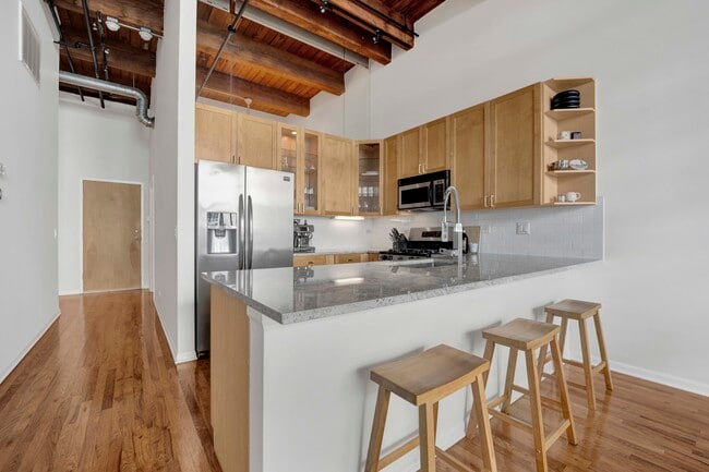 Building Photo - 525 W Superior St Unit 322